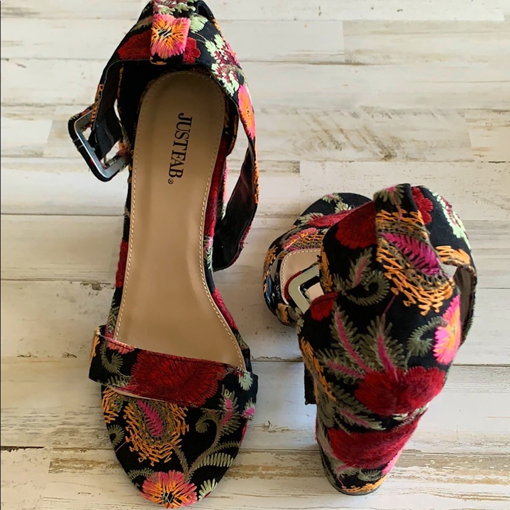 JUSTFAB - Peitria Buckle Heeled Sandal